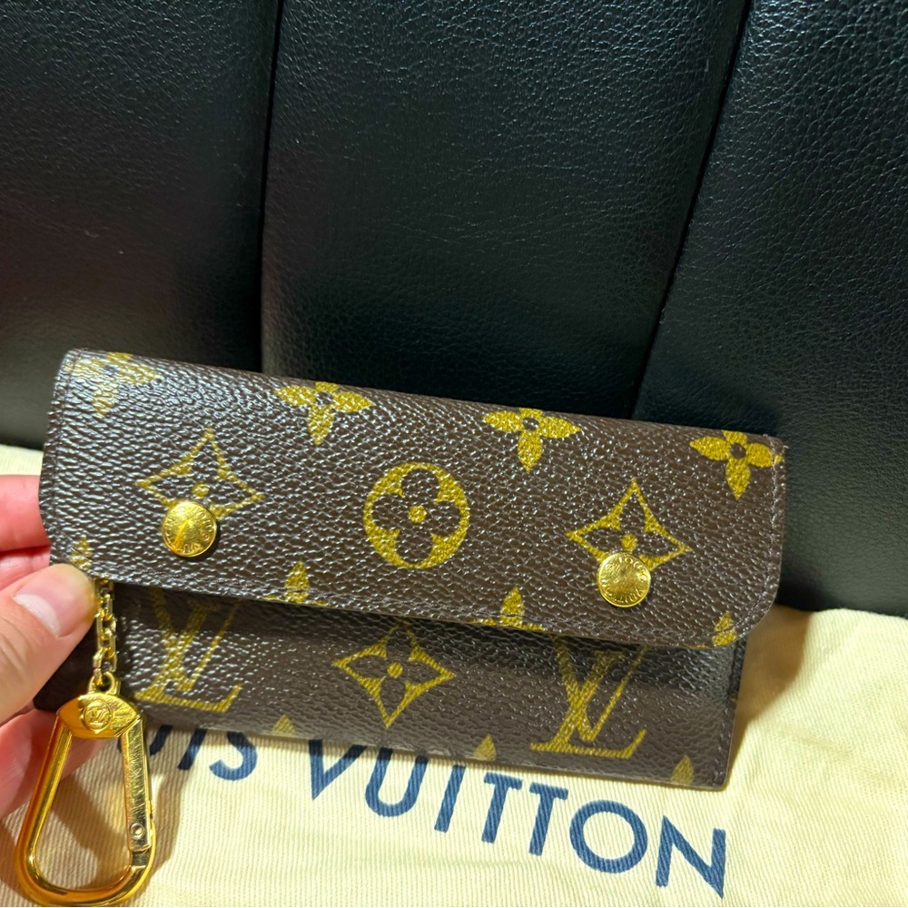 Lv key pouch